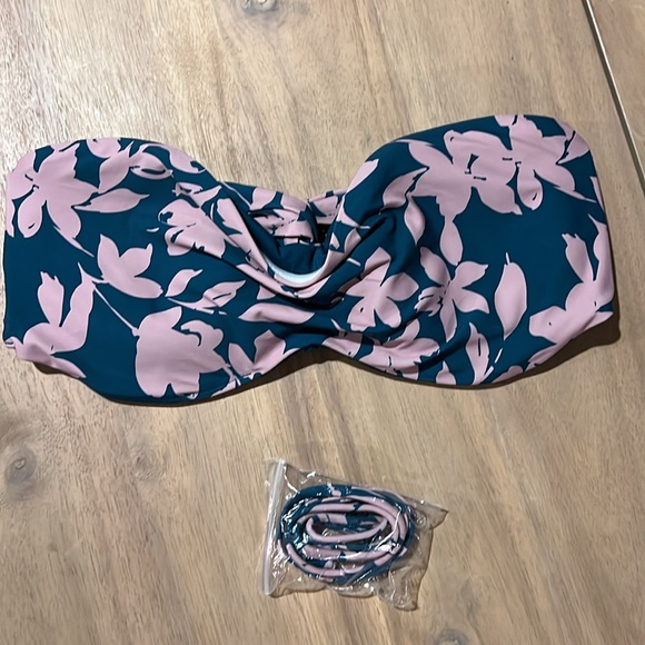 O’Neill bandeau swim top - Picture 2 of 2
